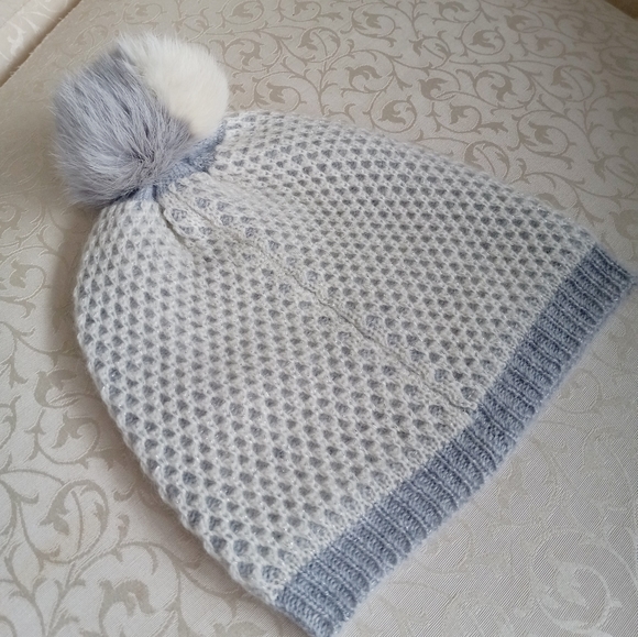 Qi Cashmere Honeycomb Two Tone Cashmere Beanie Rabbit Fur Pom Pom OS - Picture 9 of 10